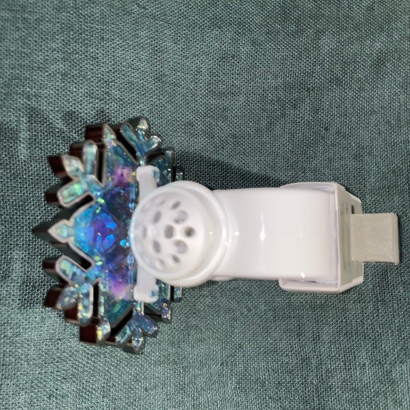 Bath & Body Works New 2024 Blue Snowflake Lights Up 24/7 - Picture 3 of 4